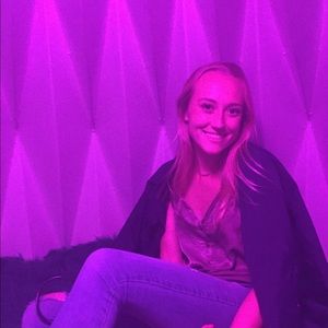 Meet your Posher, Hallie